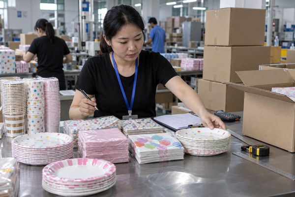 party supplies MOQ sample and quality review in a Shenzhen party supplies factory